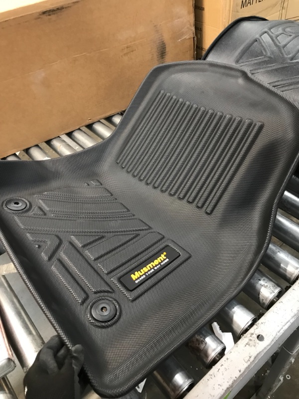 Photo 1 of *UNKNOWN vehicle fit*
Musment Floor Mats (3) and 40pcs Wrench Set