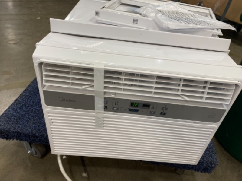 Photo 3 of  MIDEA EasyCool Window Air Conditioner - Cooling, Dehumidifier, Fan with remote control - 10, 000 BTU, Rooms up to 450 Sq. Ft. DAMGED
