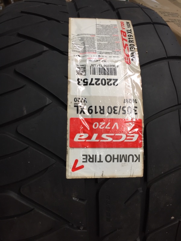 Photo 3 of Kumho Ecsta V720 Automotive-Racing Radial Tire-305/30R19 102W Extra Load-ply