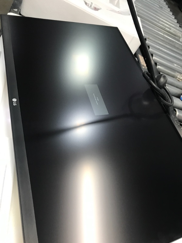 Photo 1 of LG 27UL850-W 27 Inch UHD (3840 x 2160) IPS Display with VESA DisplayHDR 400 and USB Type-C Connectivity, White
