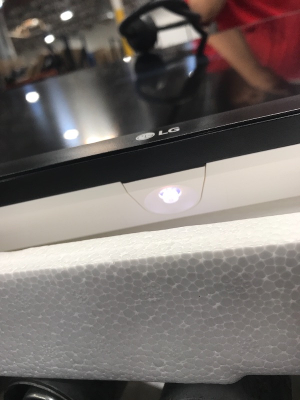 Photo 1 of LG 27UL850-W 27 Inch UHD (3840 x 2160) IPS Display with VESA DisplayHDR 400 and USB Type-C Connectivity, White
