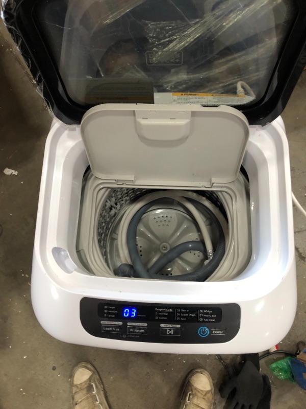 Photo 2 of BLACK+DECKER BPWH84W .85 Cubic Foot Portable Washer POWERED ON