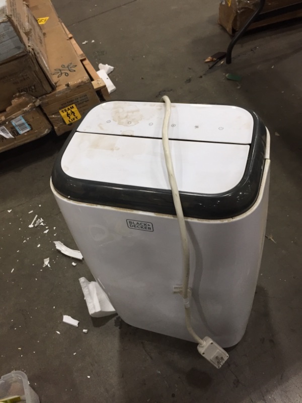 Photo 2 of Black+decker Bpp10hwtb Portable Air Conditioner with Heat and Remote Control, 10,000 BTU SACC/CEC (14,000 BTU Ashrae), Cools Up to 450 Square Feet, WH broken at bottom and dirty.(PARTS ONLY)