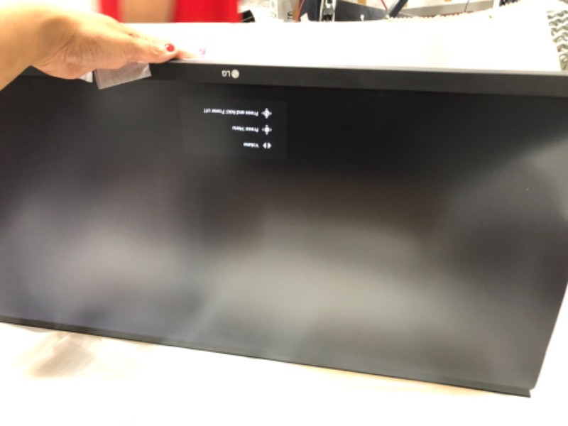 Photo 2 of LG 34WK650-W 34" UltraWide 21:9 IPS Monitor with HDR10 and FreeSync (2018), Black/White