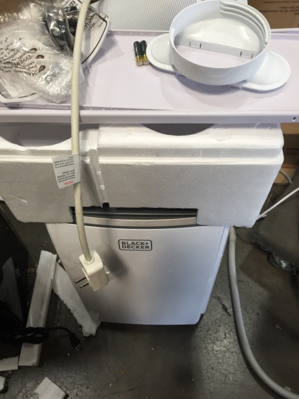 Photo 3 of LACK+DECKER BPACT14WT Portable Air Conditioner with Remote Control, 7,700 BTU ***not functional parts only***