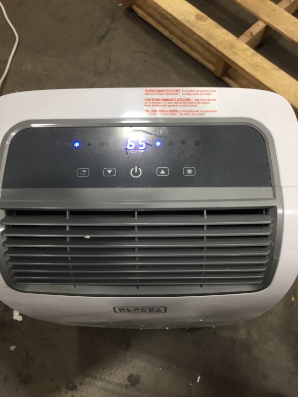 Photo 1 of BLACK+DECKER BPT06WTB Portable Air Conditioner with Remote Control, 6,000 BTU SACC/CEC (10,000 BTU ASHRAE), Cools Up to 250 Square Feet, White
MINOR DAMAGE TO TOP OF UNIT 