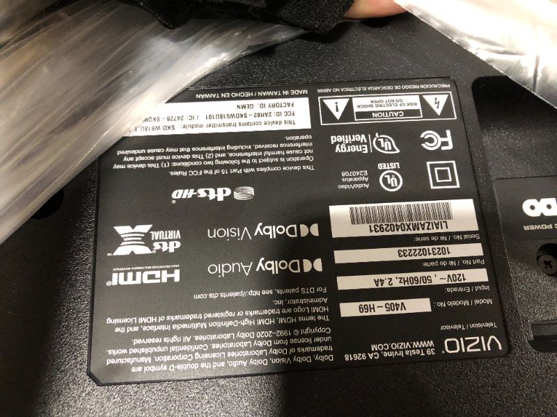 Photo 1 of VIZIO 40-Inch V-Series - 4K UHD LED HDR Smart TV with Apple AirPlay and Chromecast Built-in, Dolby Vision, HDR10+, HDMI 2.1, Auto Game Mode and Low Latency Gaming (V405-H69, 2020)
