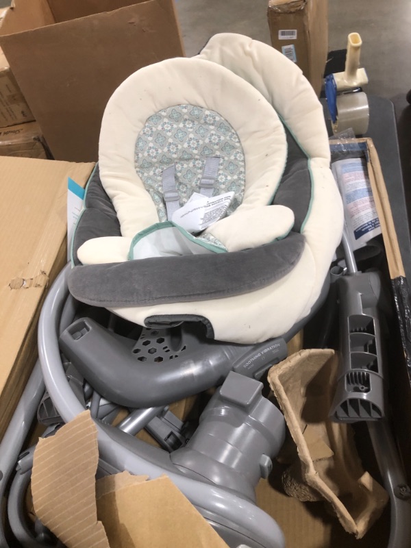 Photo 3 of Graco DuetSoothe Swing and Rocker