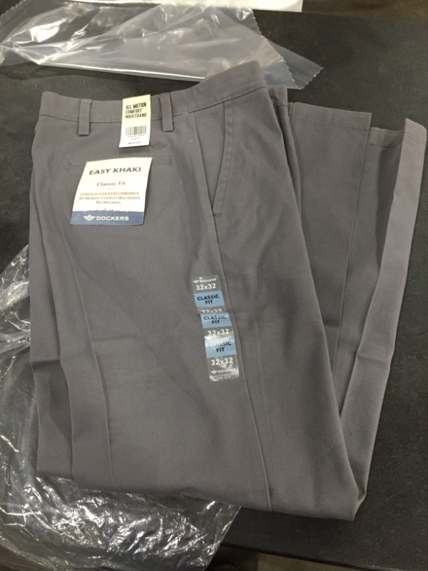 Photo 2 of Dockers Men's Classic Flat Front Easy Grey 32x32
