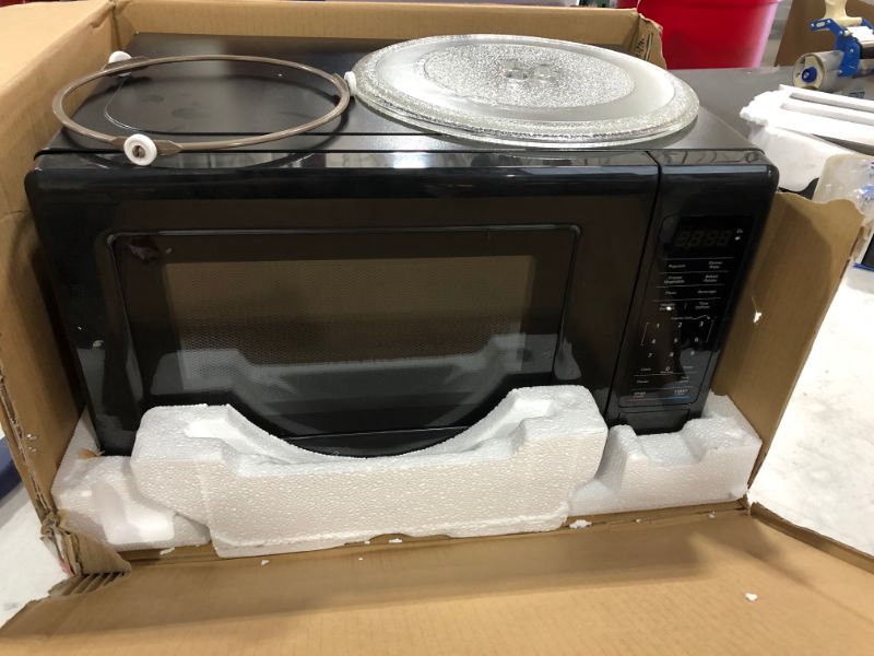 Photo 3 of Magic Chef 0.7 cu. ft. Countertop Microwave (Black with Gray Cavity)