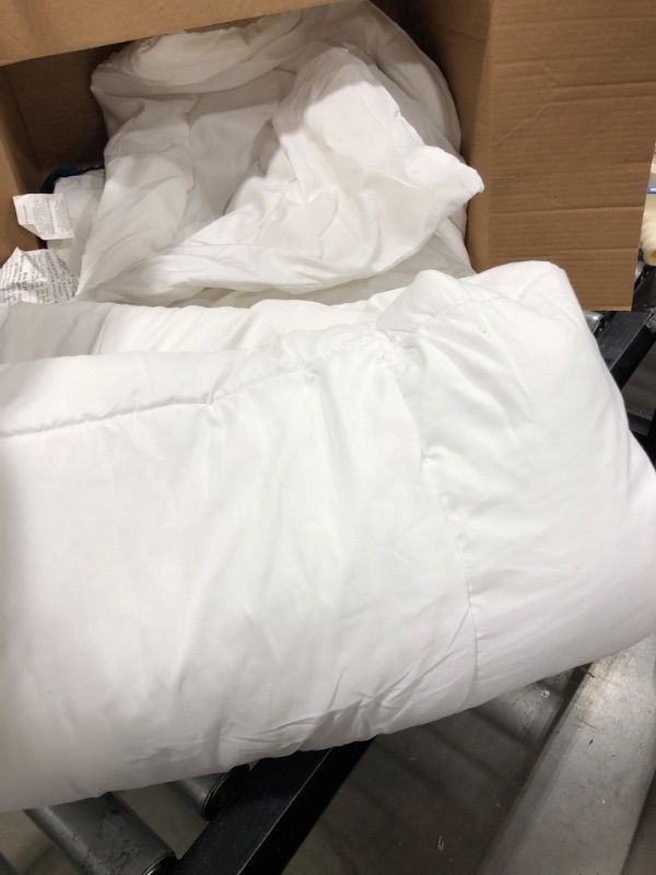 Photo 2 of BEDSURE White Comforter 88x88in 