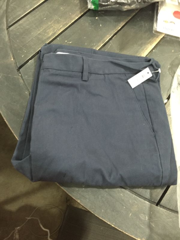 Photo 2 of Amazon Essentials Men's Classic-fit Wrinkle-Resistant Flat-Front Chino Pant 42x30