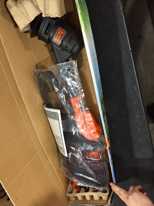 Photo 2 of Black & Decker ST8600 5 Amp 13 in. String Trimmer/Edger