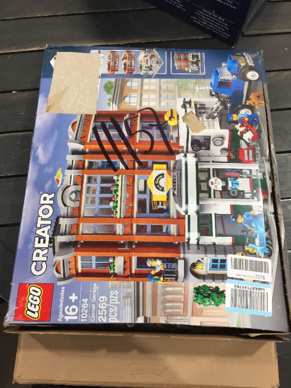 Photo 3 of LEGO Creator Expert Corner Garage 10264 Building Kit (2569 Pieces)