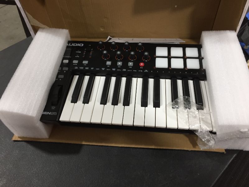 Photo 2 of M-Audio Oxygen 25 IV - USB Midi Keyboard Controller