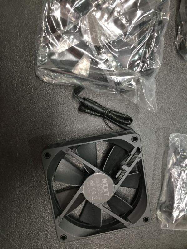 Photo 2 of NZXT Kraken Z73 360mm - RL-KRZ73-01 - AIO RGB CPU Liquid Cooler - Customizable LCD Display - Improved Pump - Powered by CAM V4 - RGB Connector - Aer P 120mm Radiator Fans (3 Included)