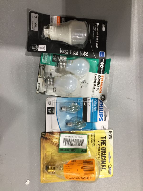 Photo 1 of Assorted lightbulbs 