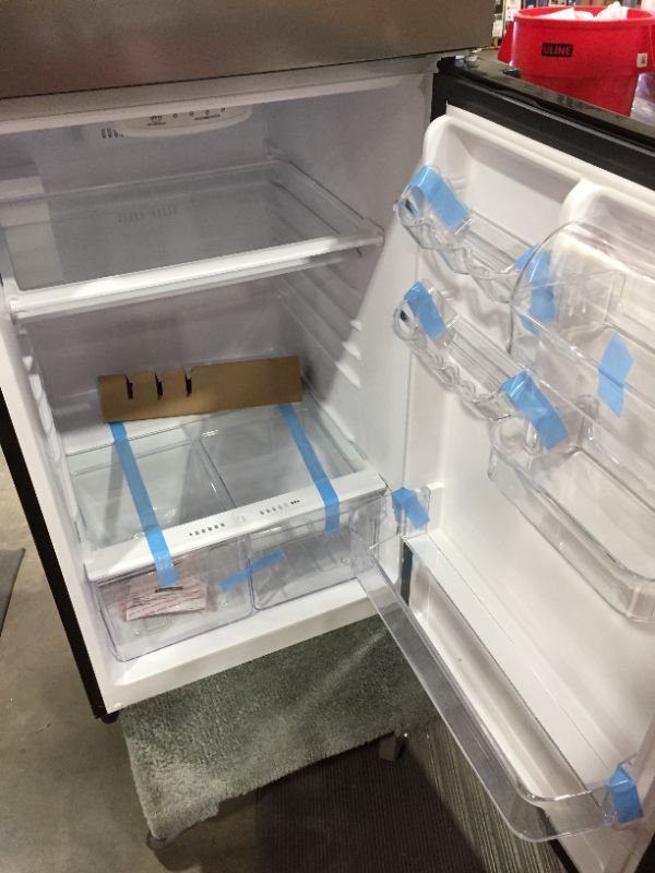 Photo 4 of 10.1 cu. ft. Top Freezer Refrigerator in Platinum Steel
