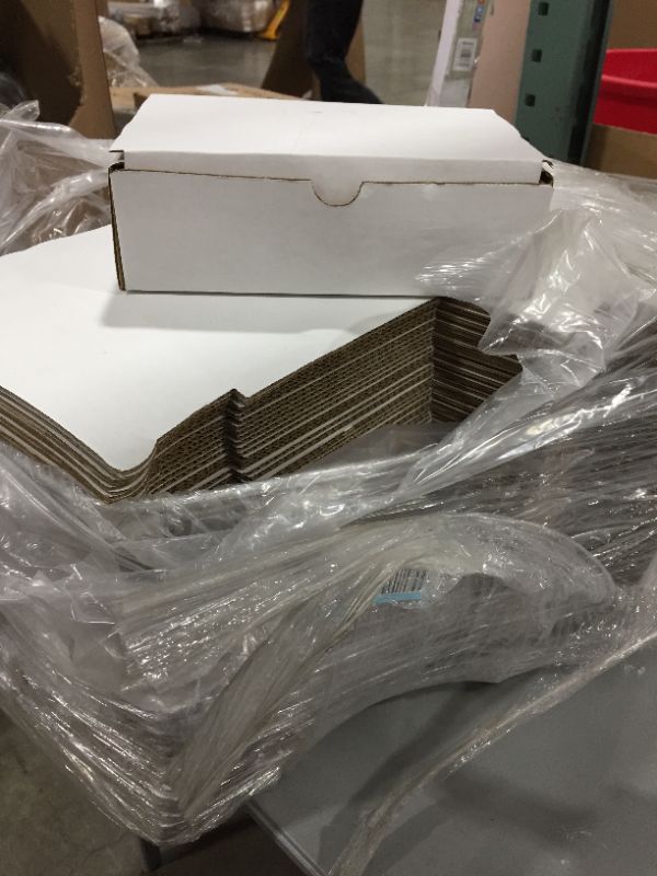 Photo 2 of 10 x 7 x 3" Corrugated packaging Boxes (100 pack)
