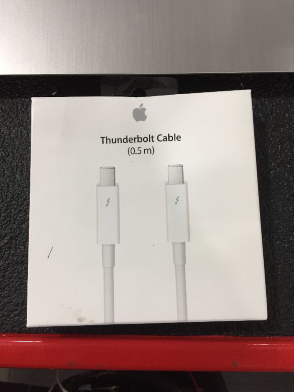 Photo 2 of Apple Thunderbolt Cable (0.5 m)
