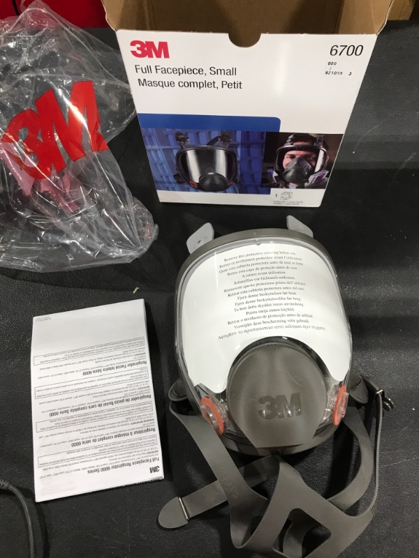 Photo 2 of 3M Small Full Face piece Reusable Respirator 6700
