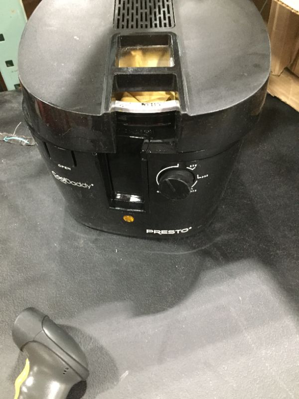 Photo 1 of deep fryer 