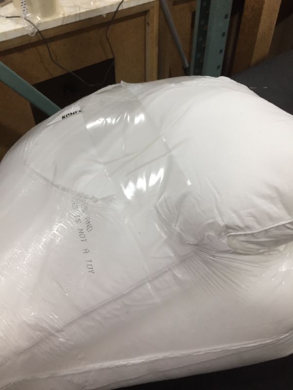 Photo 1 of 2pk of queen size pillows 