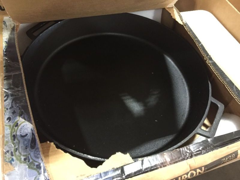 Photo 2 of Bayou Classic 20 Inch Round Skillet large 