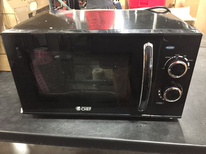 Photo 4 of Commercial Chef CHMH900B6C 0.9 Cubic Foot Countertop Microwave