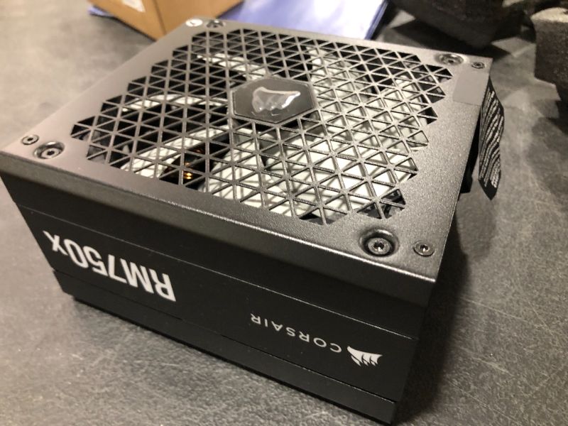 Photo 3 of Corsair RMx Series RM750x - 750 Watt 80 PLUS Gold Fully Modular ATX PSU (CP-9020199-NA)
