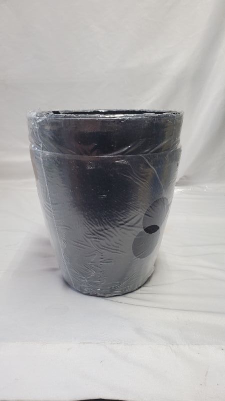 Photo 1 of 2 MEDIUM PLANT POTS