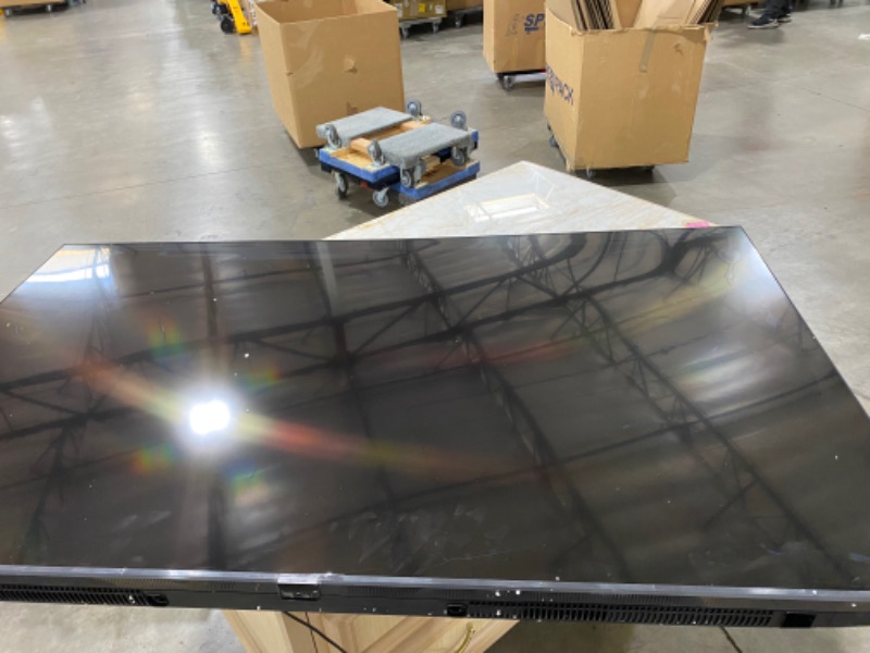 Photo 2 of Samsung 65 Smart 4K Crystal HDR UHD TV TU8000 Series (Black)  ** PARTS ONLY **