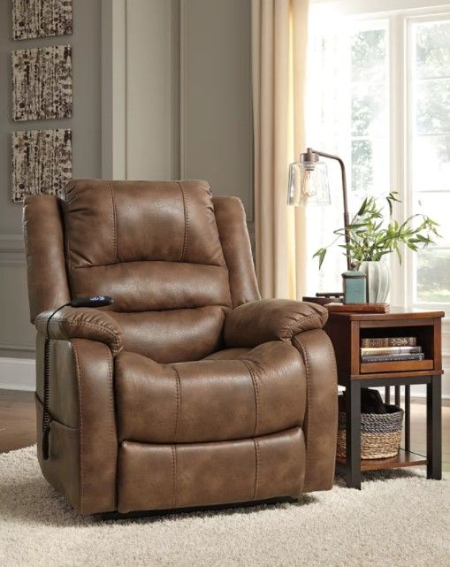 Photo 1 of Yandel Power Lift Recliner
Item: 1090012