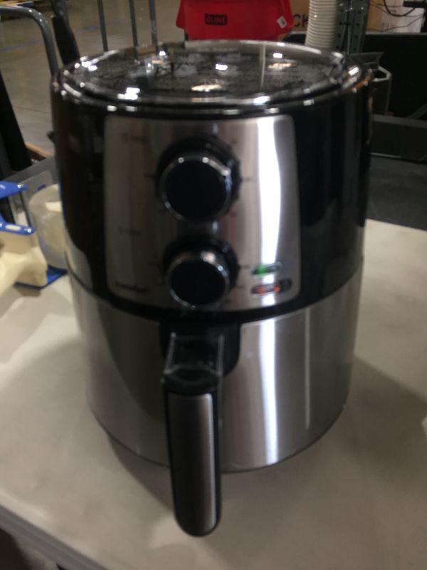 Photo 2 of COMFEE' 3.7QT Electric Air Fryer & Oilless Cooker with 8 Menus 

