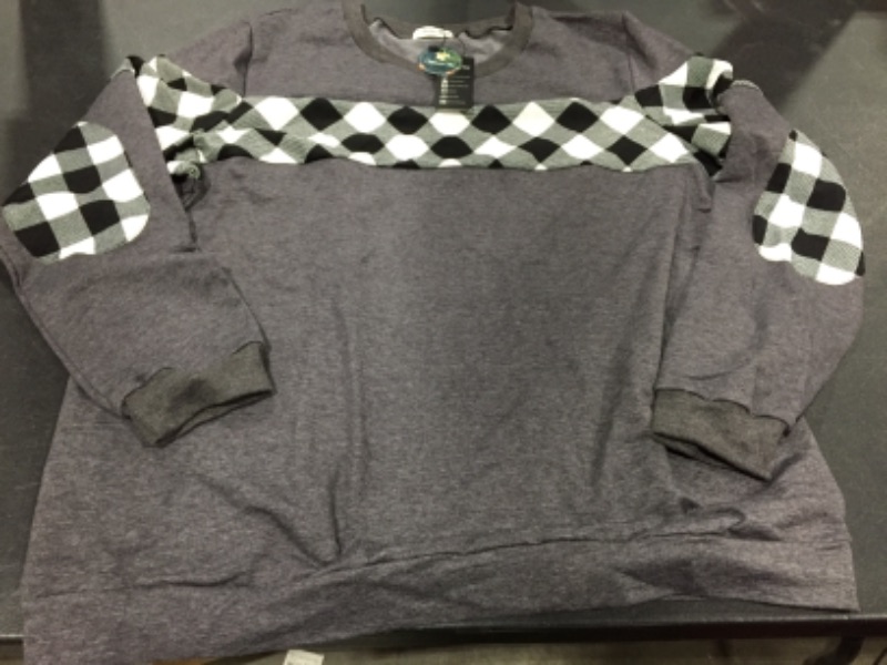 Photo 1 of Women's gray sweatshirt with black and white plaid - Size XXL