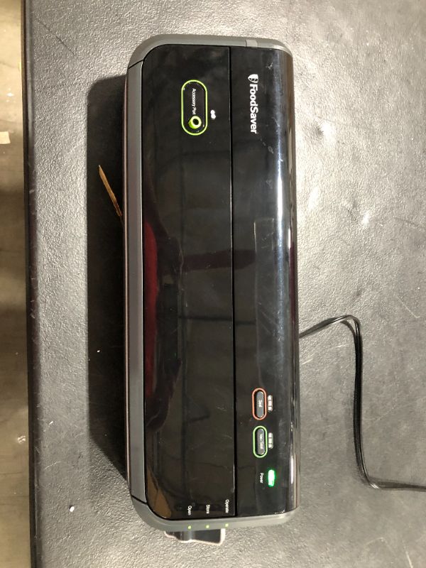 Photo 3 of FoodSaver FM2000 Vacuum Sealer Machine with Starter Bags & Rolls | Safety Certified | Black - FM2000-FFP
