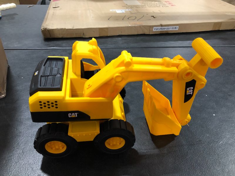 Photo 2 of CatToysOfficial Cat Construction Fleet Toy Excavator
