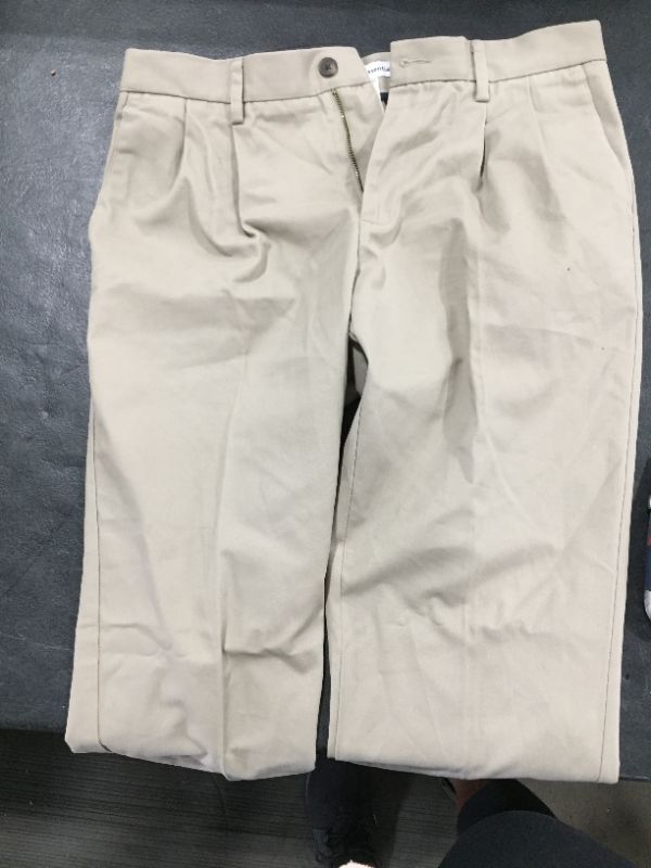 Photo 2 of Amazon Essentials Men's Classic-fit Wrinkle-Resistant Pleated Chino Pant 33x32