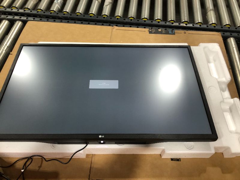 Photo 2 of LG 32UD60-B 4K UHD Monitor with AMD FreeSync, Black
