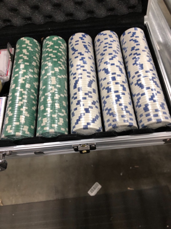 Photo 4 of 11.5 Gram Texas Hold 'em Claytec Poker Chip Set with Aluminum Case, 500 Striped Dice Chips
