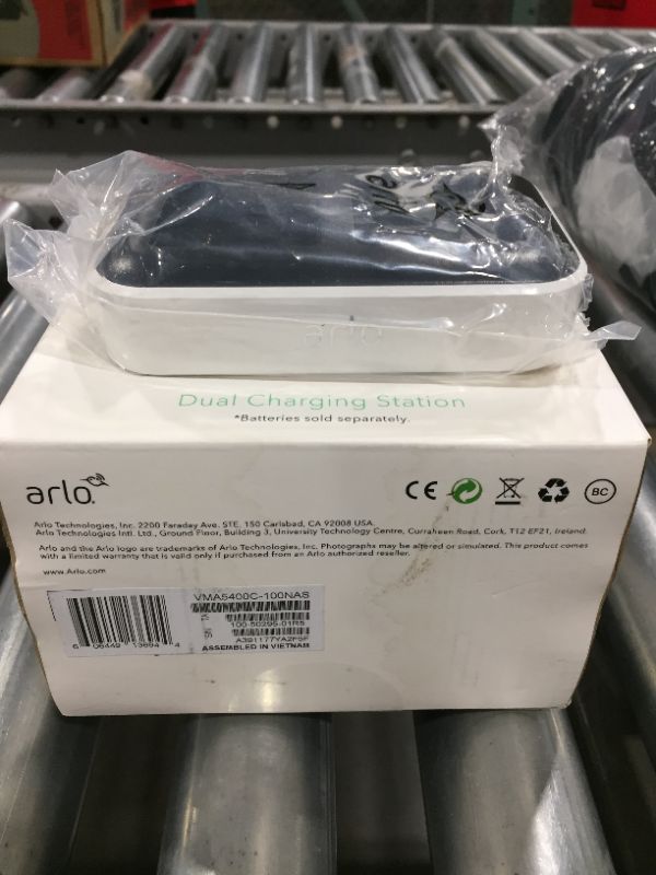 Photo 2 of Arlo Certified Accessory - Dual Charging Station - Charge up to Two Batteries (sold separately) 