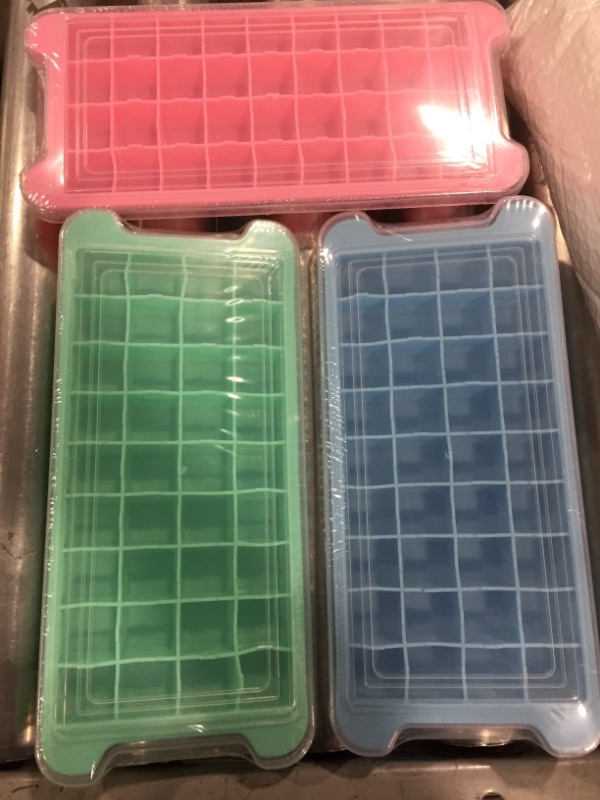 Photo 1 of 3 Pack ice cube trays with lid, Multicolored