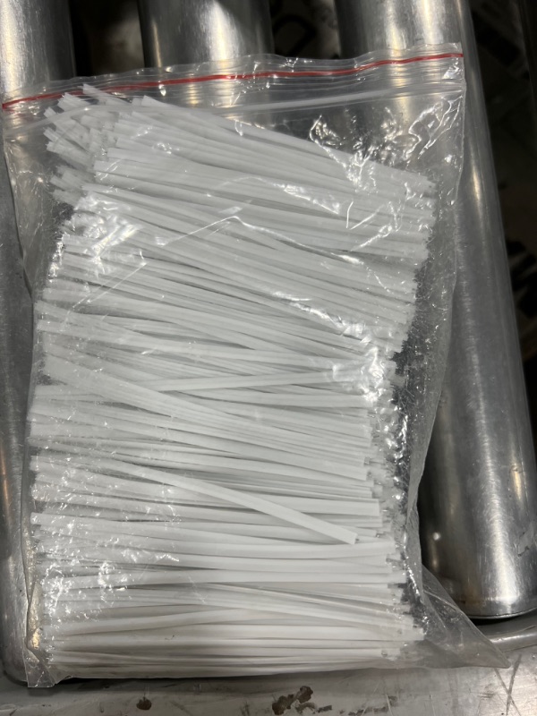 Photo 1 of 1000 Paper White Twist Ties Reusable Bag Ties Paper Bread Twist Ties for Candy Bags, Coffee Bags, Snacks, Cake Pops, Party Supplies 5pck