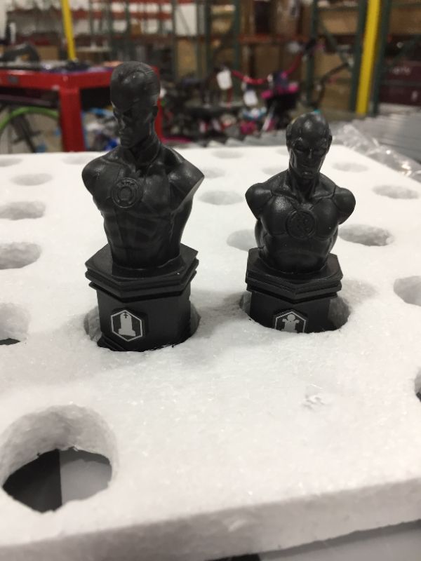 Photo 4 of DC Collectibles Justice League Chess Set
