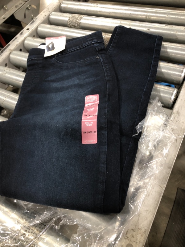 Photo 2 of Signature by Levi Strauss & Co. Gold Label Women's Totally Shaping Pull-on Skinny Jeans 14M W32 L30
