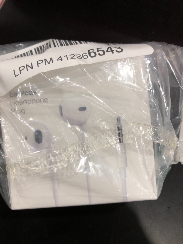 Photo 2 of Apple EarPods with 3.5mm Headphone Plug - White