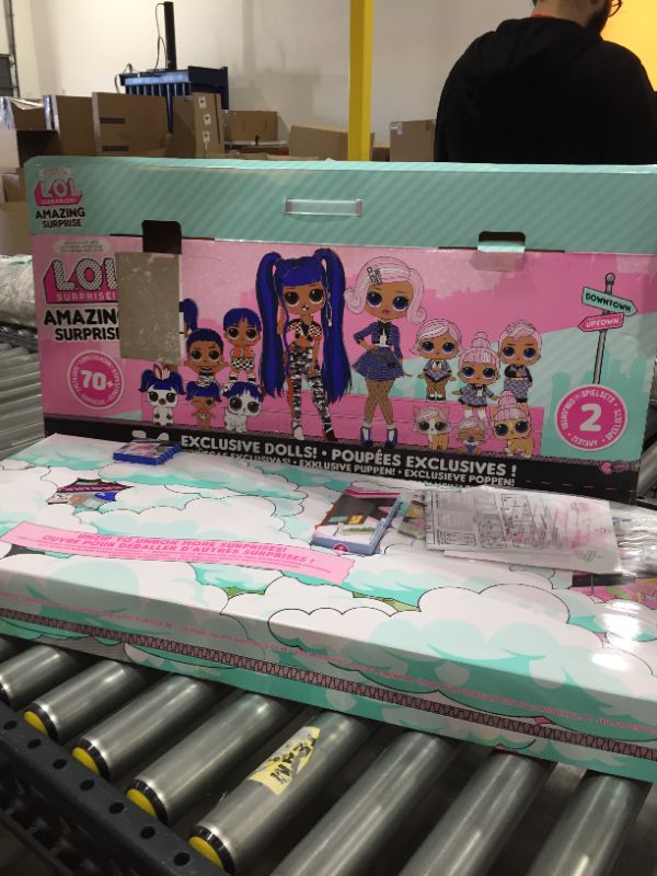 Photo 3 of L.O.L. Surprise! Amazing Surprise with 14 Dolls, 70+ Surprises & 2 Playset, Multicolor

