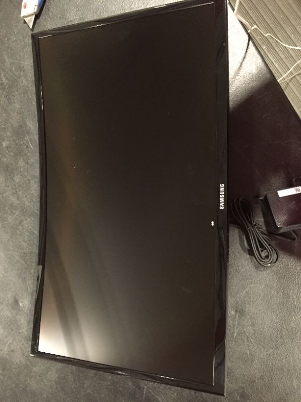 Photo 2 of SAMSUNG 23.5” CF396 Curved Computer Monitor, AMD FreeSync for Advanced Gaming, 4ms Response Time, Wide Viewing Angle, Ultra Slim Design, LC24F396FHNXZA, Black/SELLING FOR PARTS ONLY 
