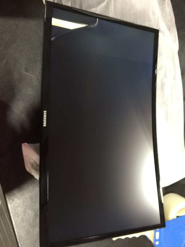 Photo 2 of SAMSUNG 23.5” CF396 Curved Computer Monitor, AMD FreeSync for Advanced Gaming, 4ms Response Time, Wide Viewing Angle, Ultra Slim Design, LC24F396FHNXZA, Black/ SELLING FOR PARTS ONLY 
