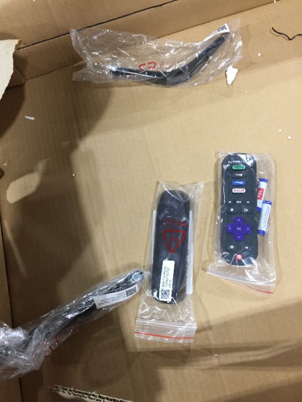Photo 5 of TCL 32-inch Roku Smart LED TV/SELLING FOR PARTS
